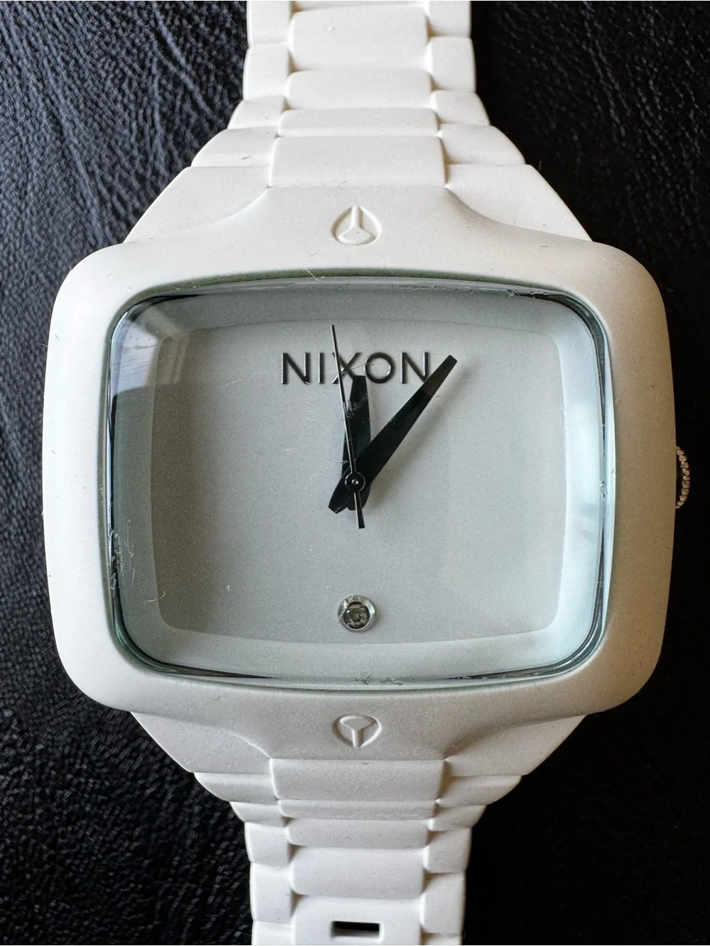 Nixon White Rubber Player modern minimalist good condition 40mm analog